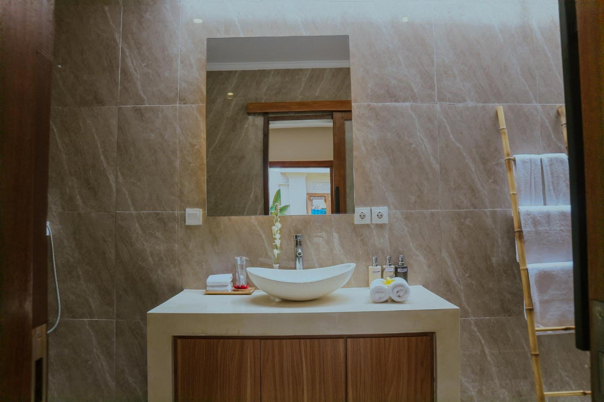 2br Sinergi Embrace And Serenity